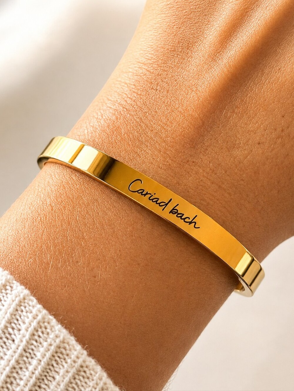 Gold Thin Bangle Bracelet Engraved With Welsh Term Of Endearment Fashion Jewelry